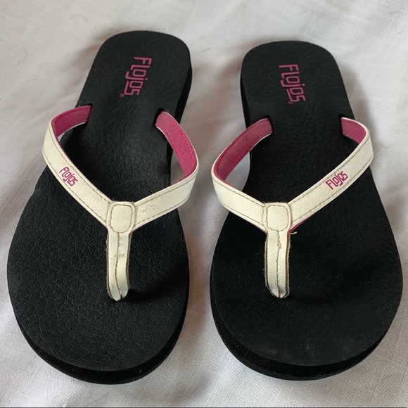 flojos white flip flops